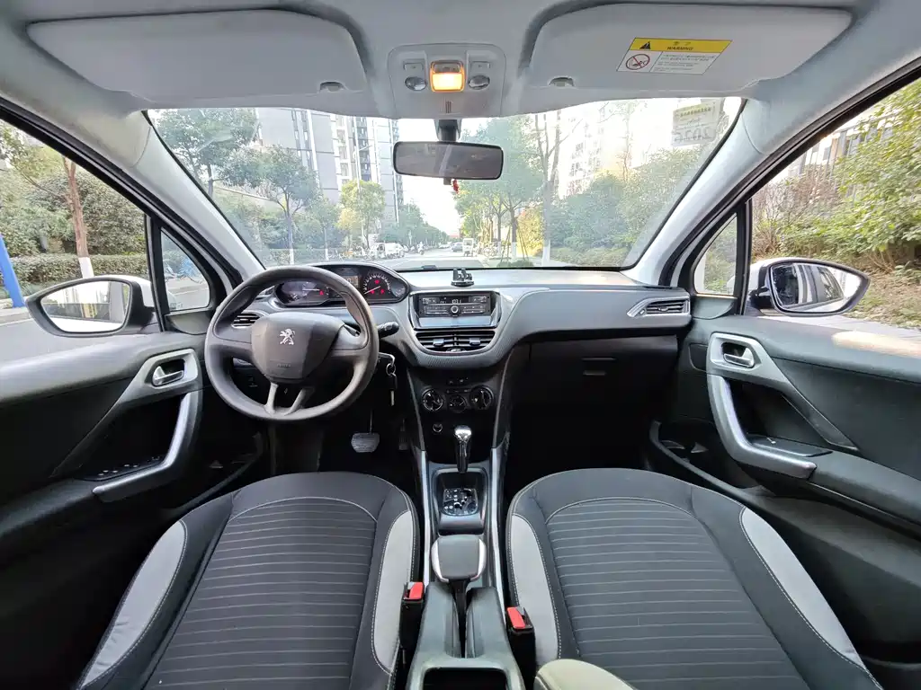 Peugeot 2008 2015 — фото 11