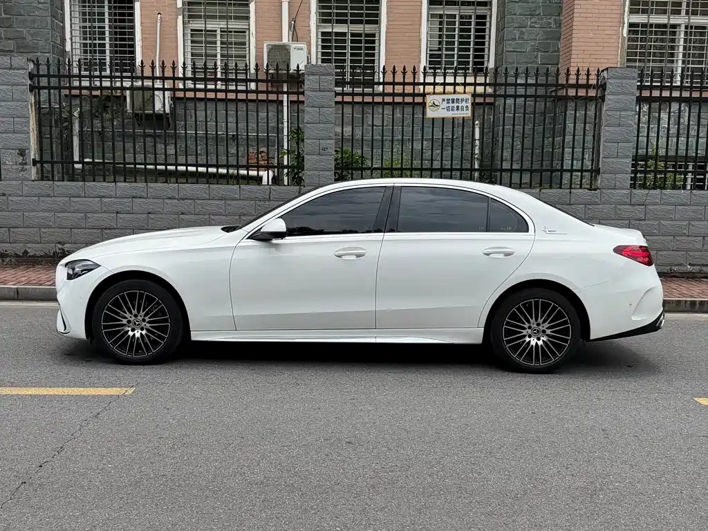 Mercedes-Benz C-Class 2023 — фото 13