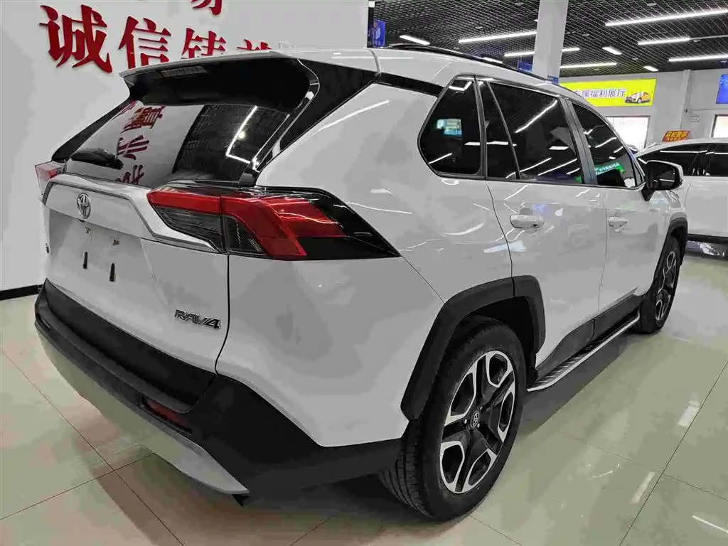 Toyota RAV4 2020 — фото 4