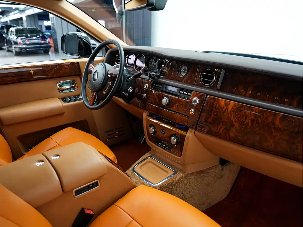 Rolls-Royce Phantom 2010 — фото 19