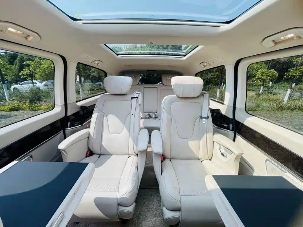 Mercedes-Benz V-Class 2017 — фото 13