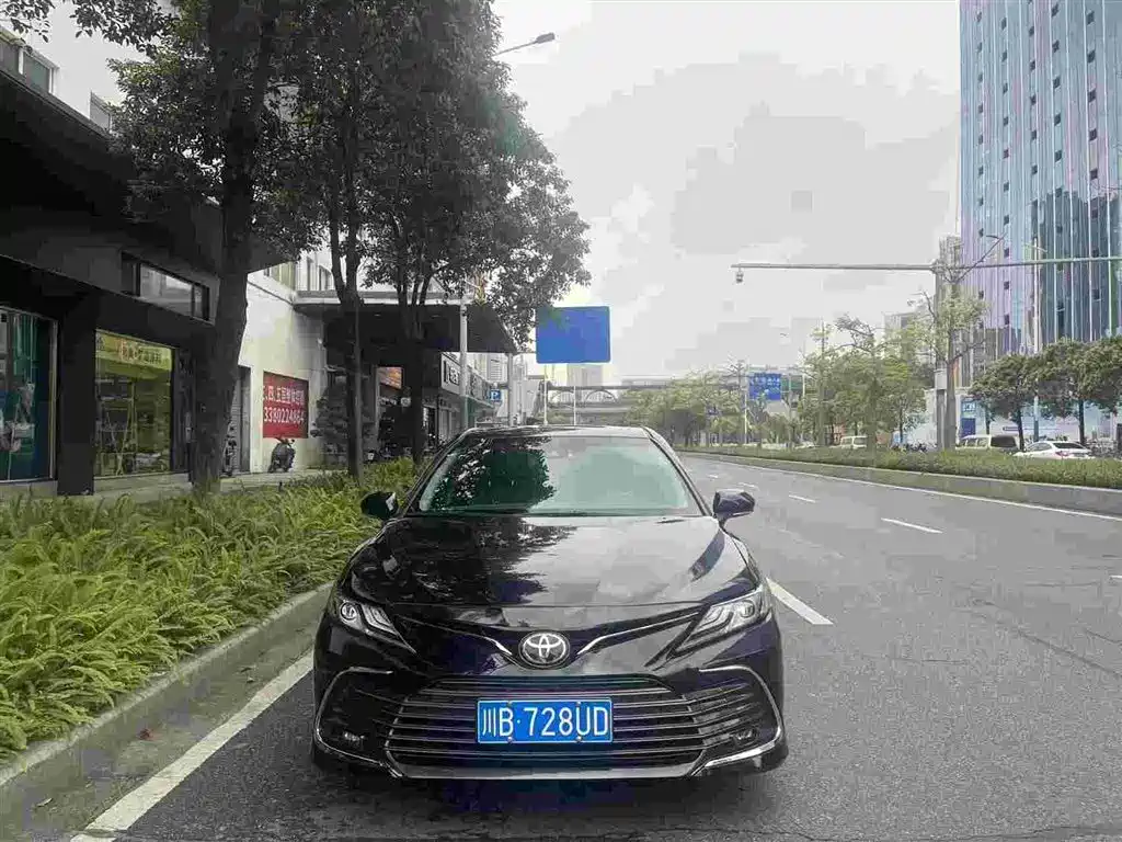 Toyota Camry 2023 — фото 2