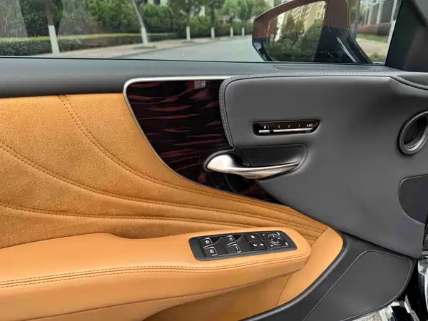 Lexus LS 2021