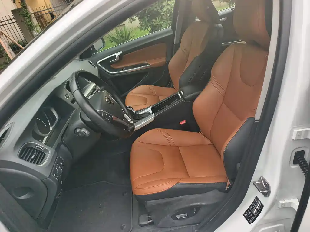 Volvo S60 2017 — фото 15