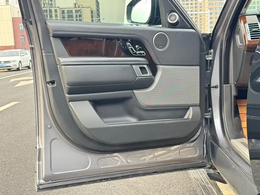 Land Rover Range Rover 2020 — фото 16