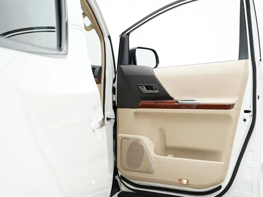 Toyota Alphard 2010 — фото 21