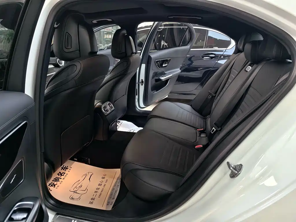 Mercedes-Benz C-Class 2025 — фото 17