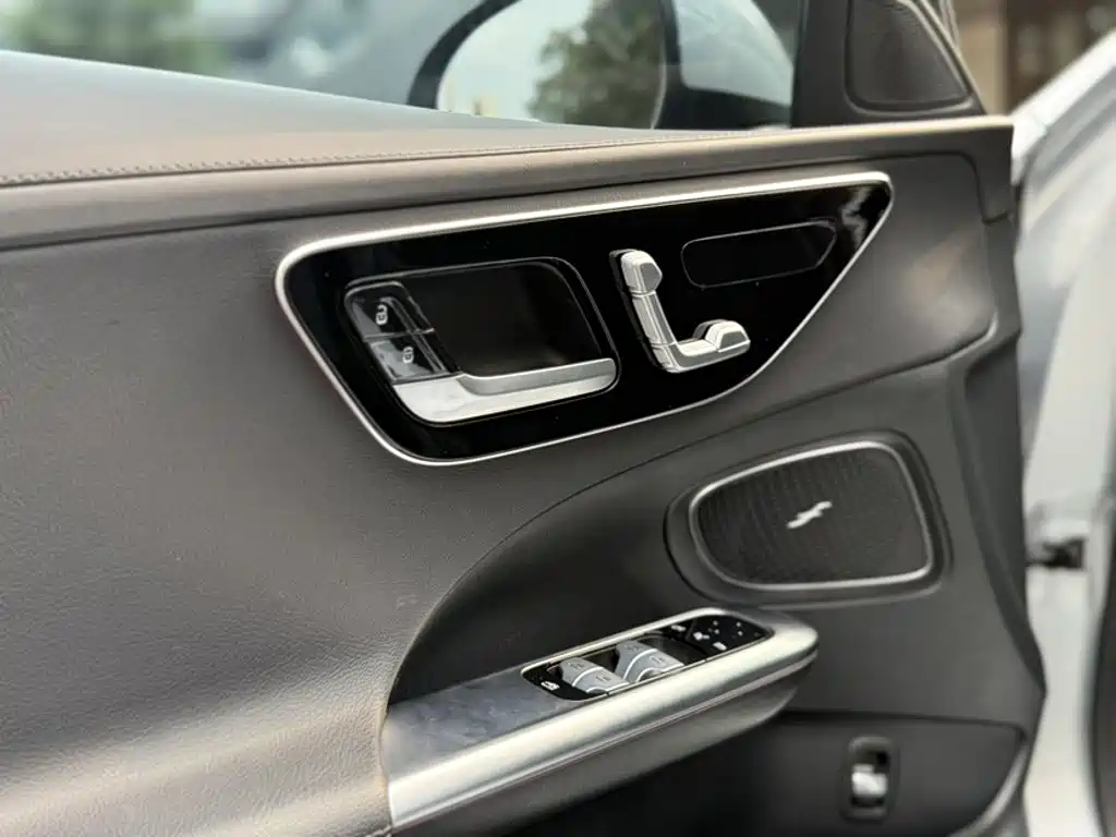 Mercedes-Benz C-Class 2023 — фото 12