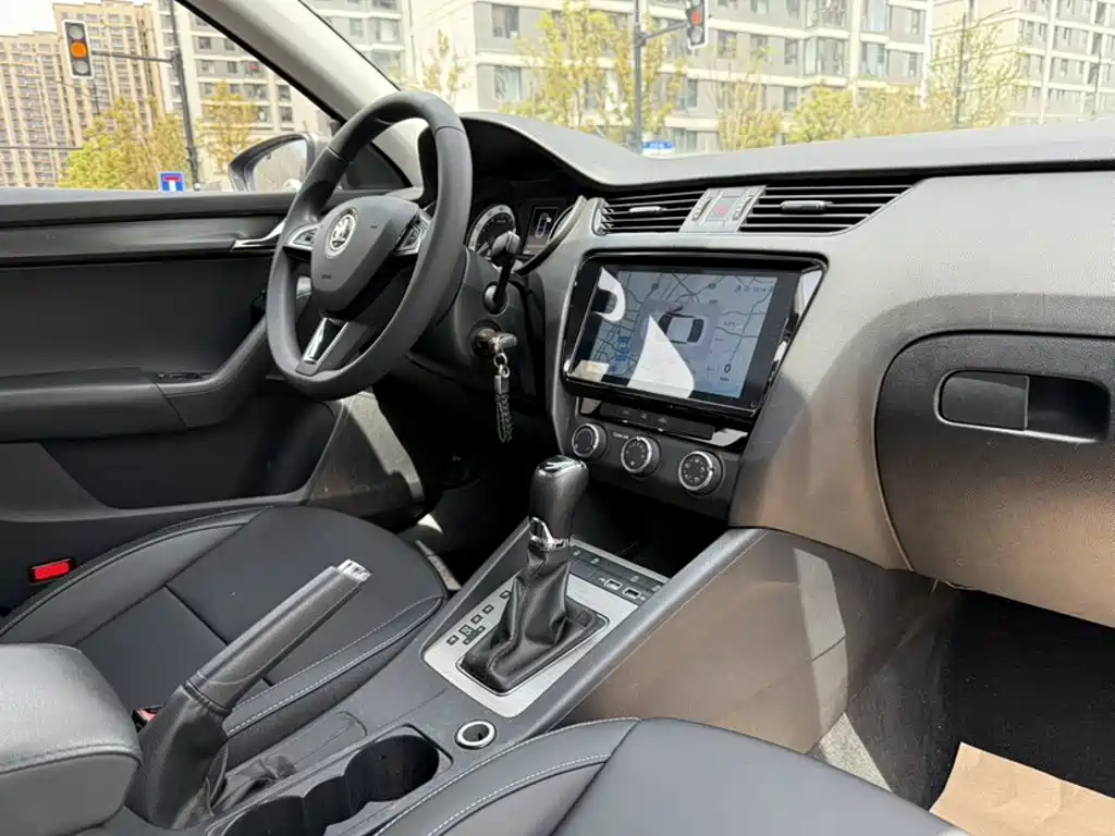 Skoda Octavia 2022 — фото 20