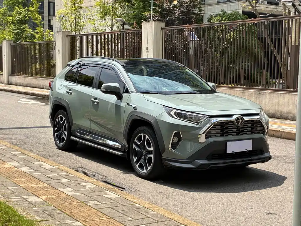 Toyota RAV4 2019 — фото 3