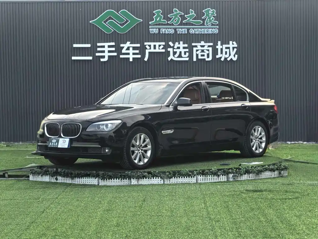 BMW 7 Series 2010 — фото 1