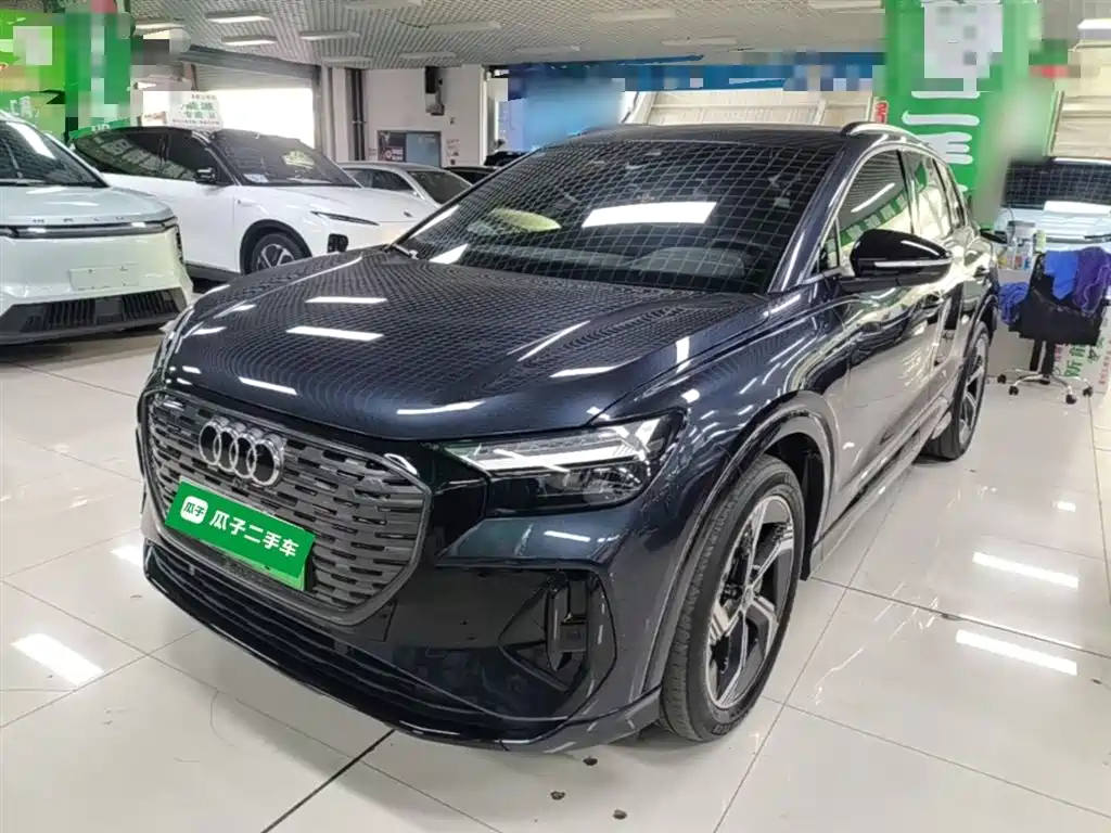 Audi Q4 e-tron 2023 — фото 1