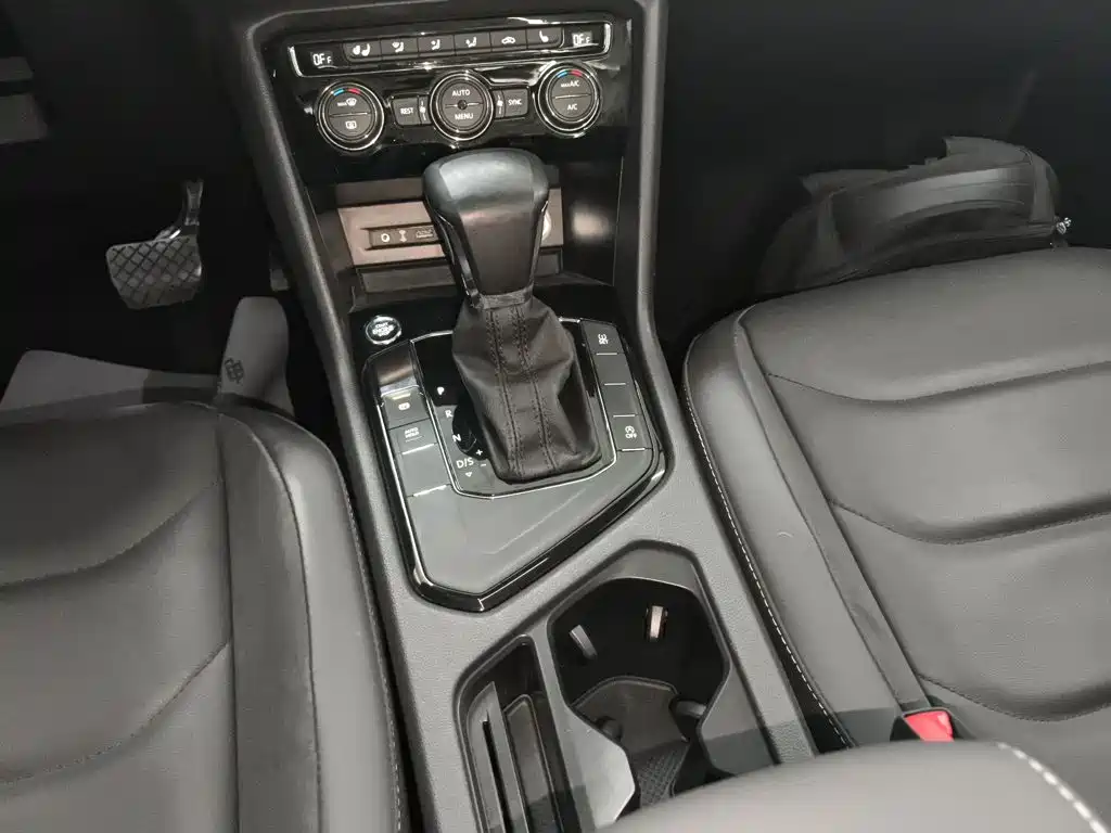 Volkswagen Tiguan L 2018 — фото 10