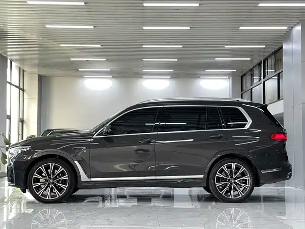 BMW X7 2021