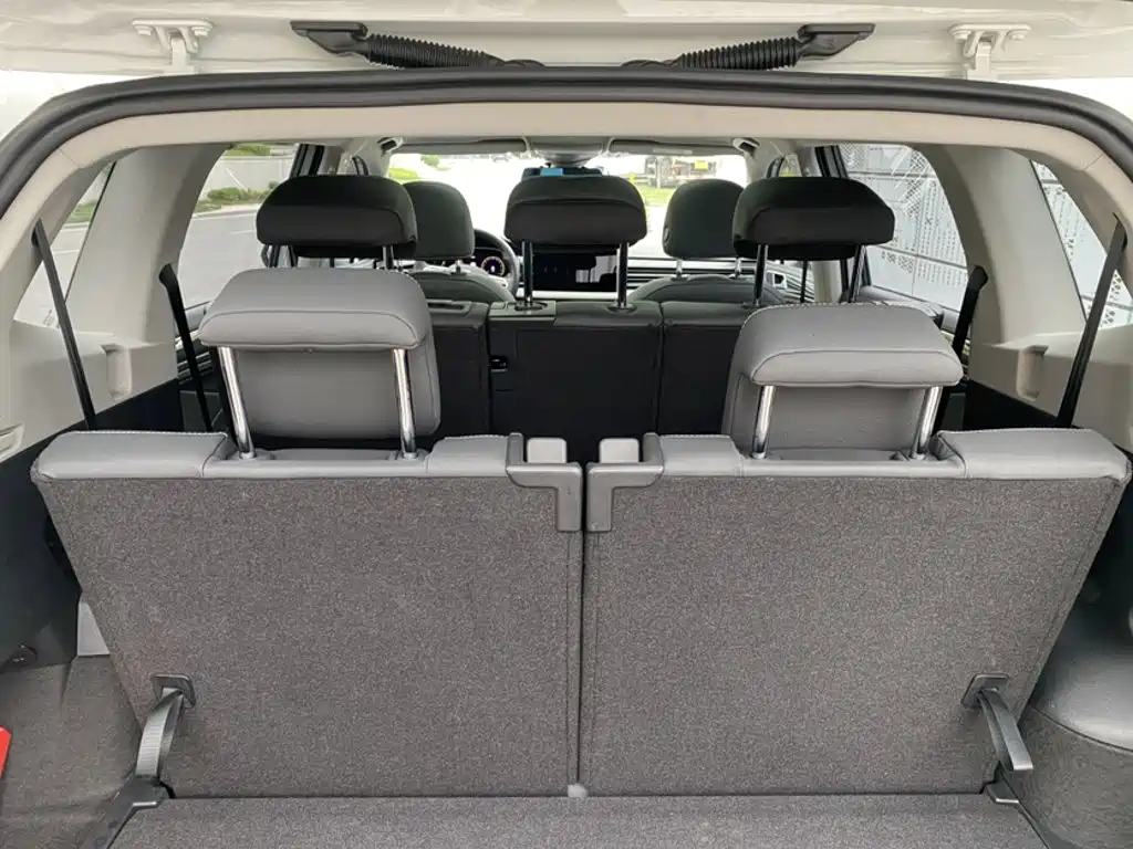 Volkswagen Tiguan L 2023 — фото 17