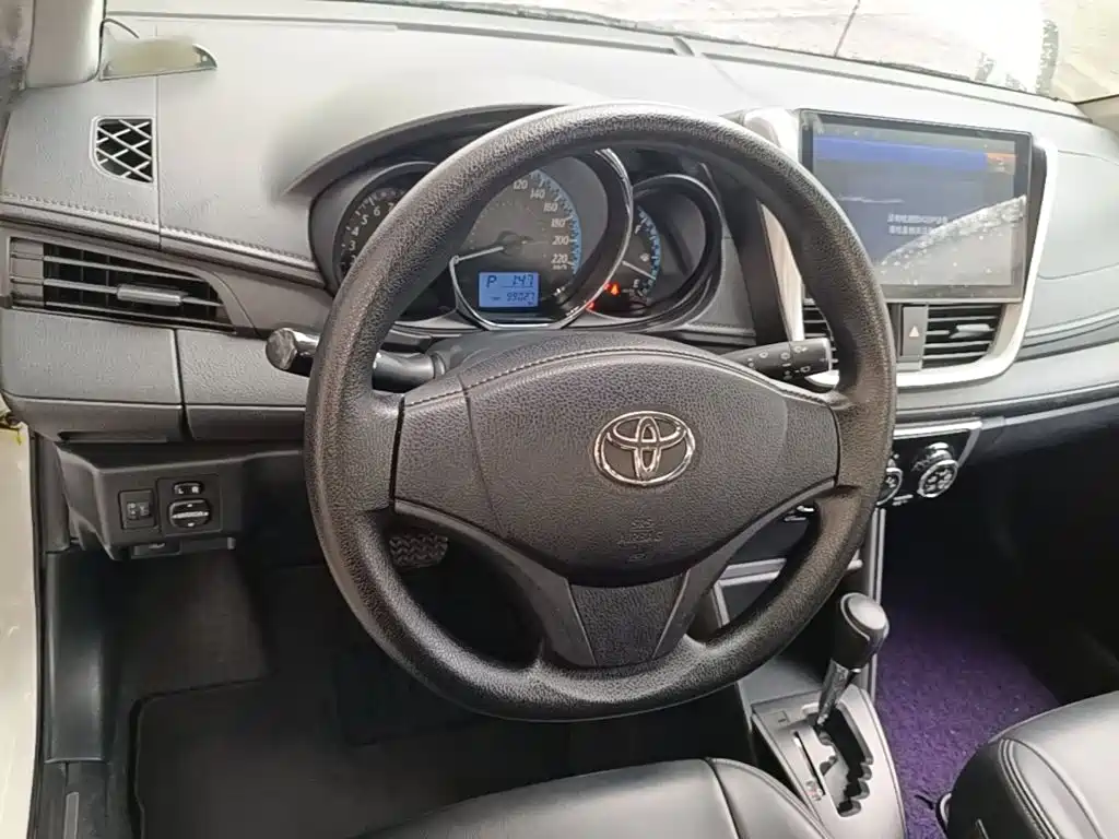 Toyota Yaris L 2019 — фото 11