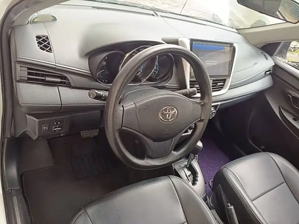 Toyota Yaris L 2019 — фото 10