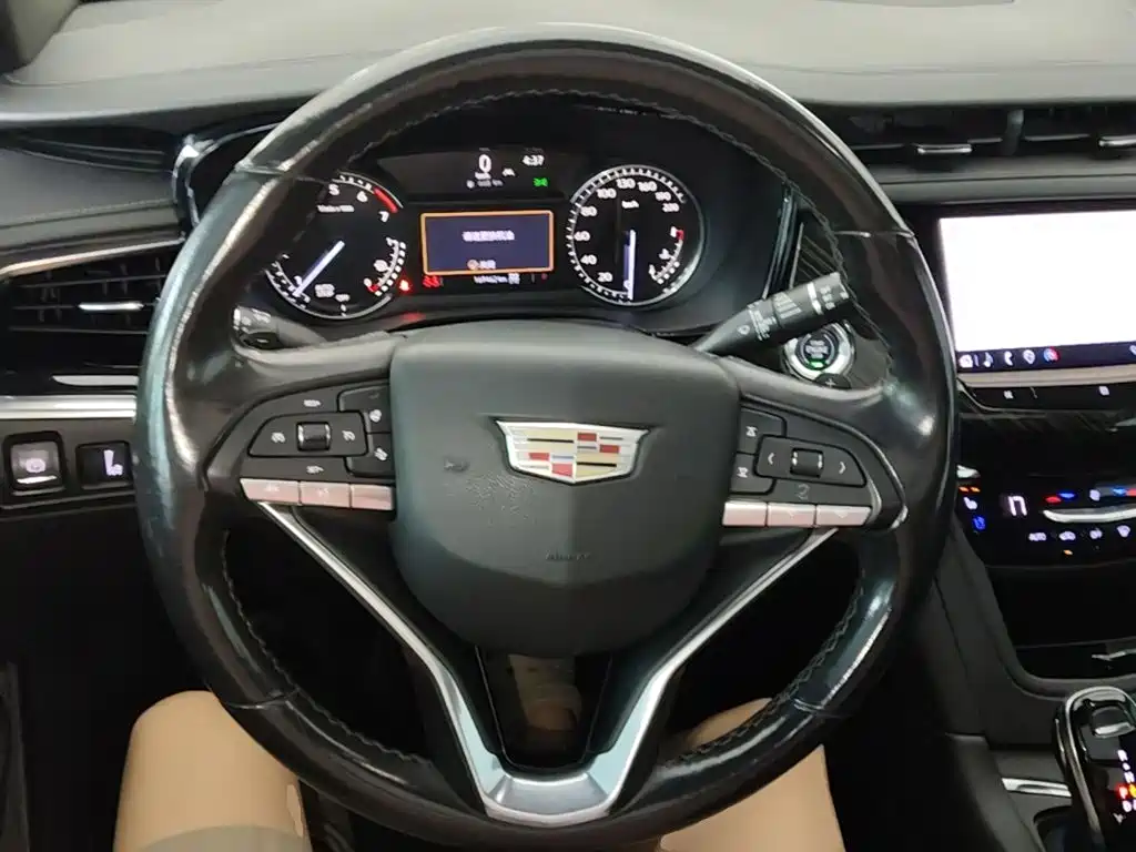 Cadillac XT6 2021 — фото 11