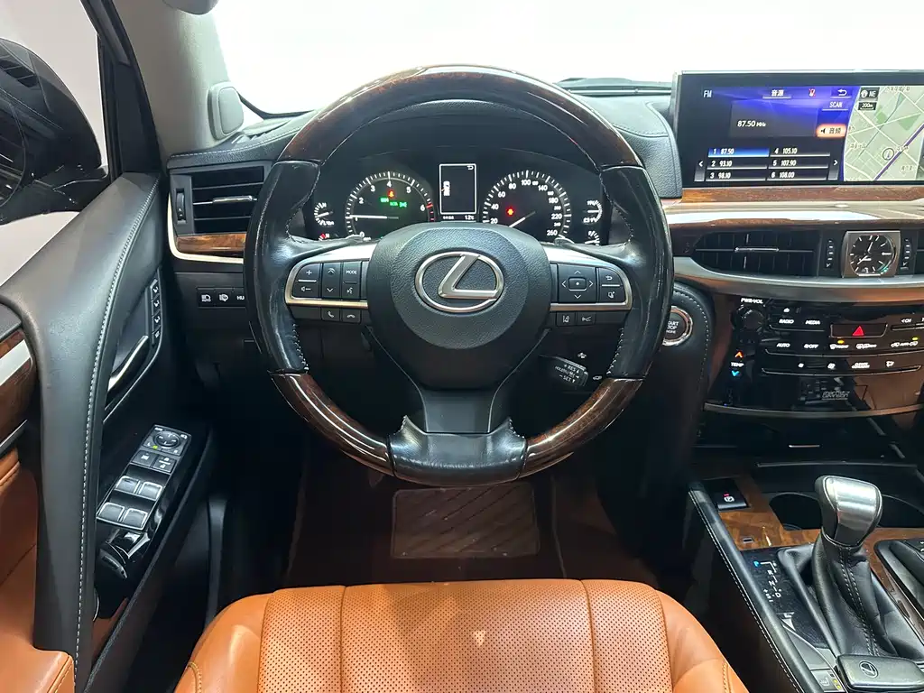 Lexus LX 2016 — фото 8