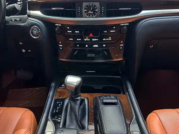 Lexus LX 2016