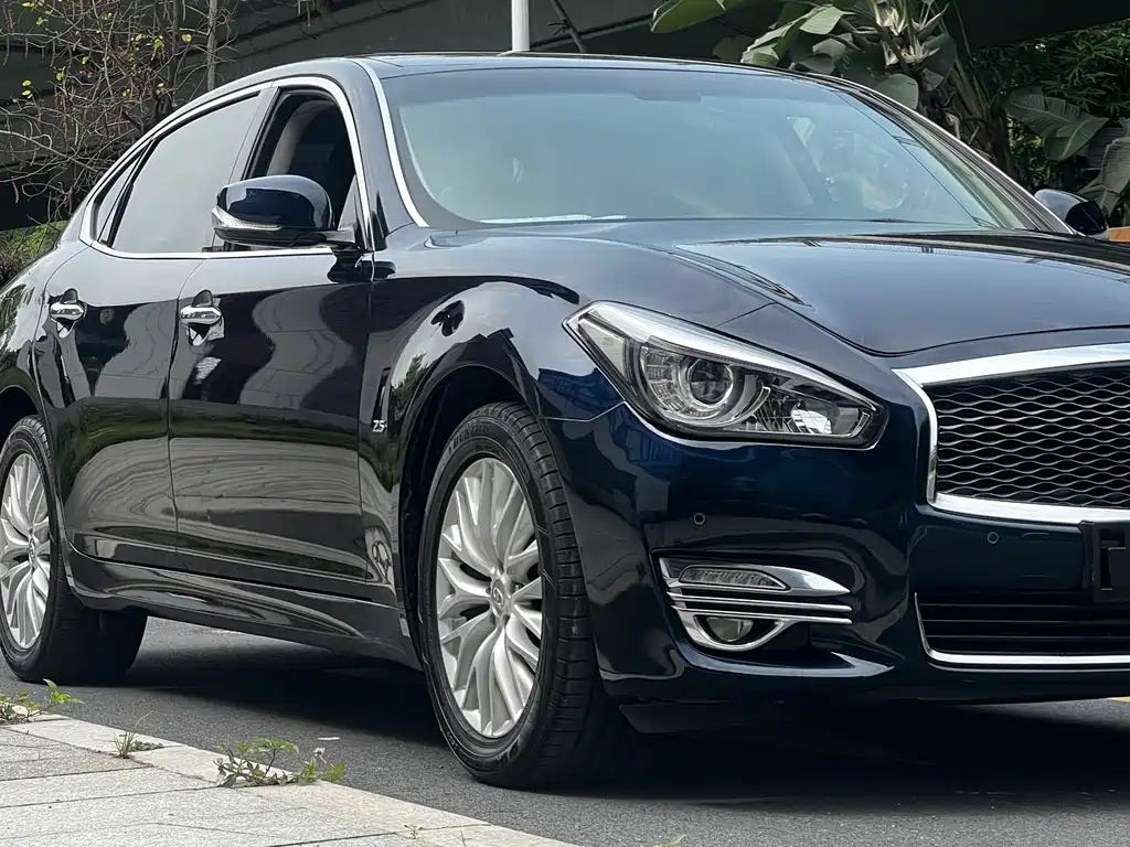 Infiniti Q70 2016 — фото 4