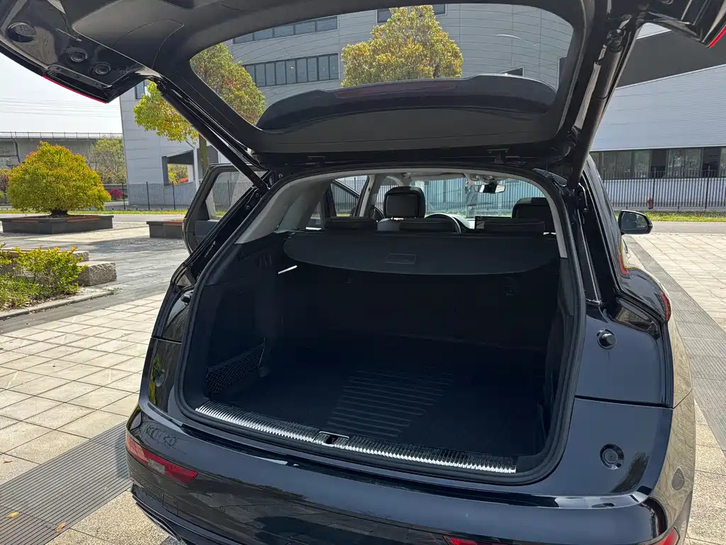 Audi Q5L 2023 — фото 10