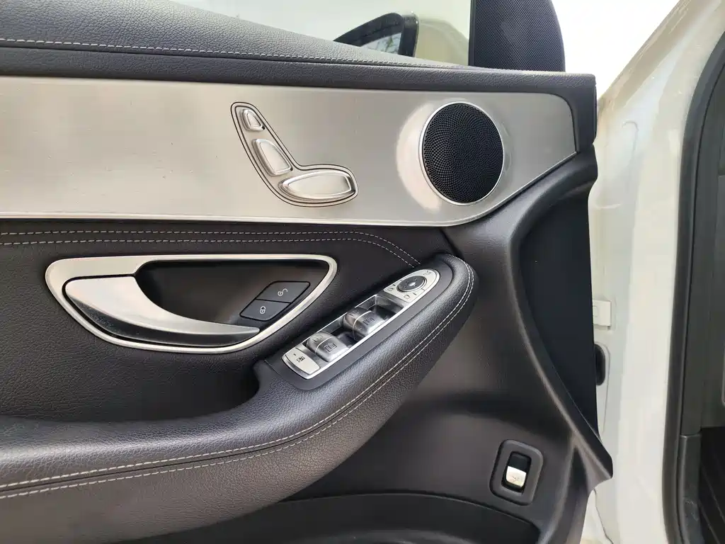 Mercedes-Benz GLC 2018 — фото 11