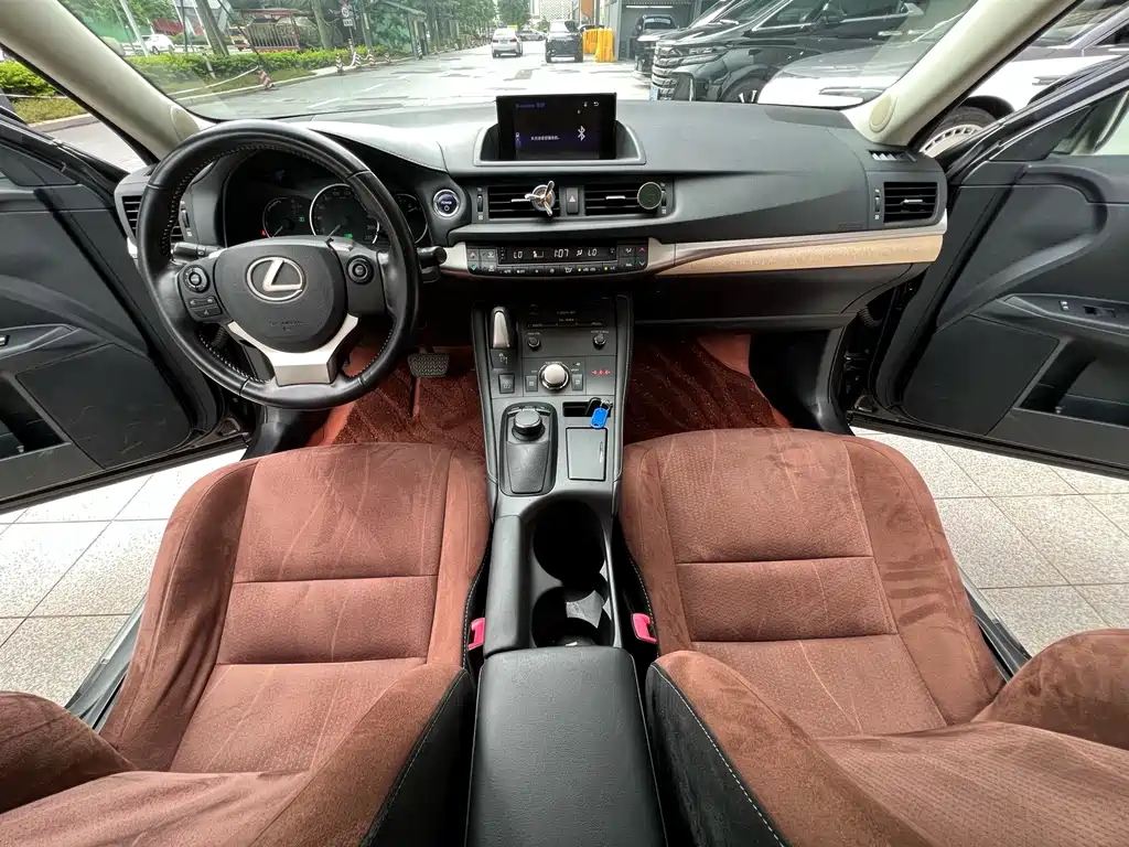 Lexus CT 2015 — фото 15
