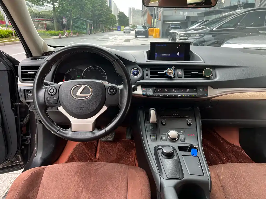 Lexus CT 2015 — фото 16