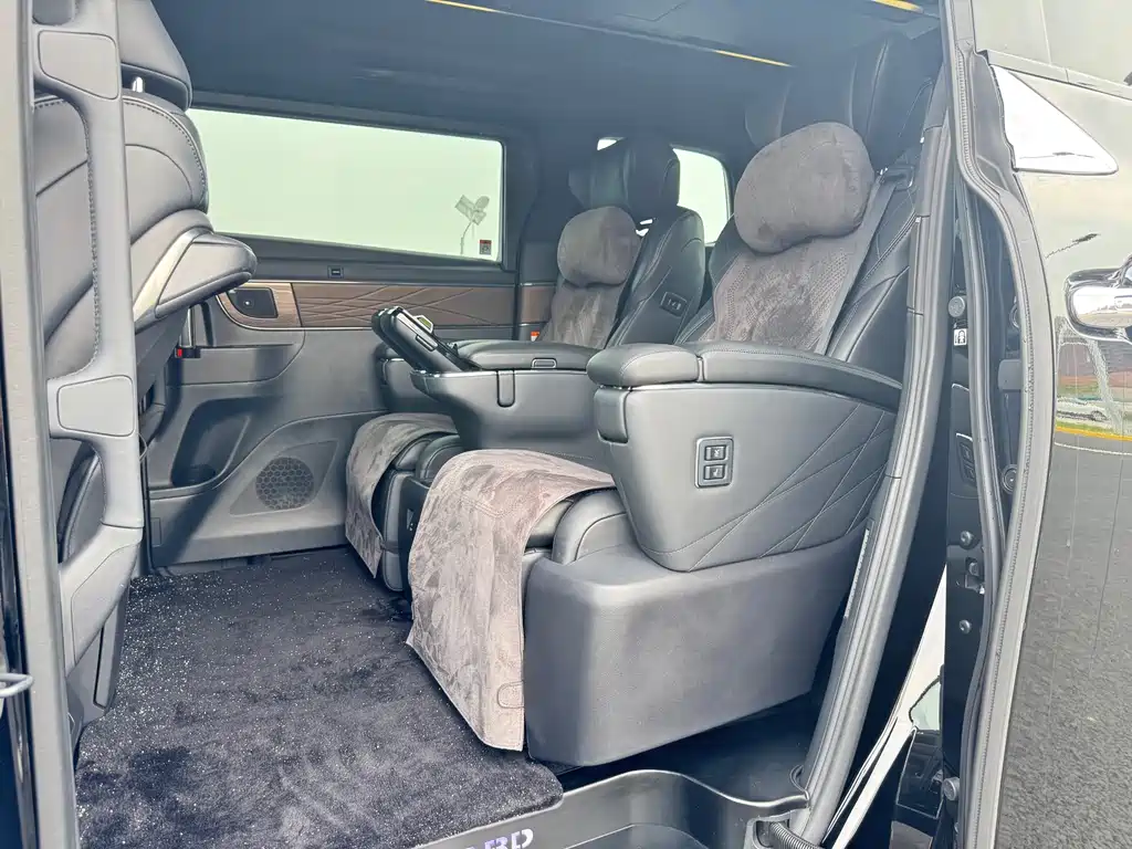 Toyota Alphard 2024 — фото 15