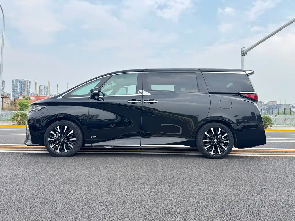 Toyota Alphard 2024 — фото 27