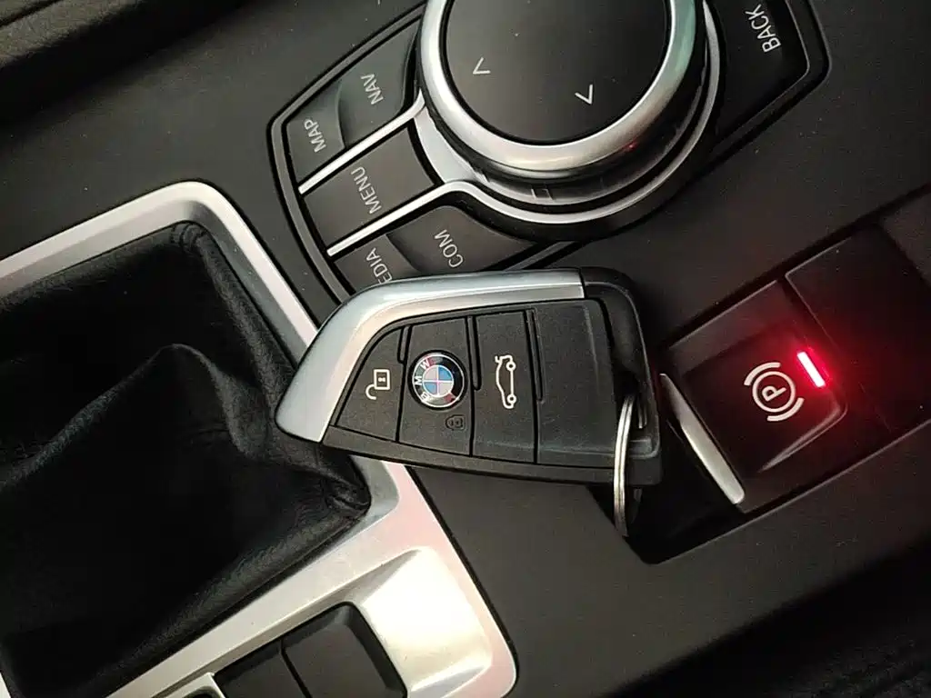 BMW 1 Series 2019 — фото 9