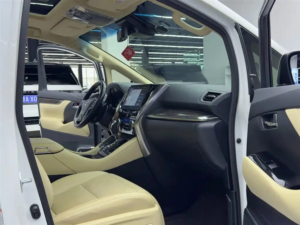 Toyota Vellfire 2022 — фото 8