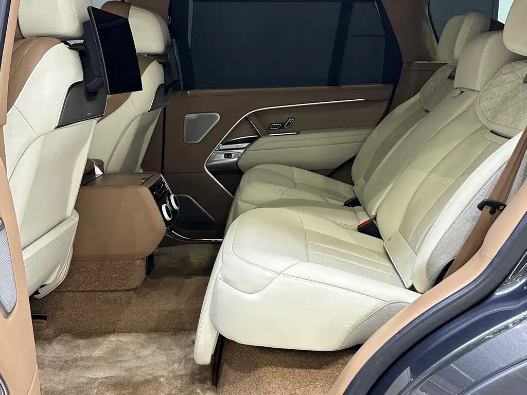 Land Rover Range Rover 2023 — фото 17