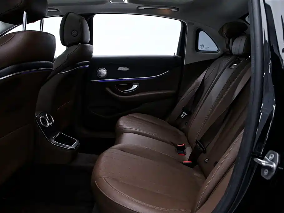Mercedes-Benz E-Class 2022 — фото 14