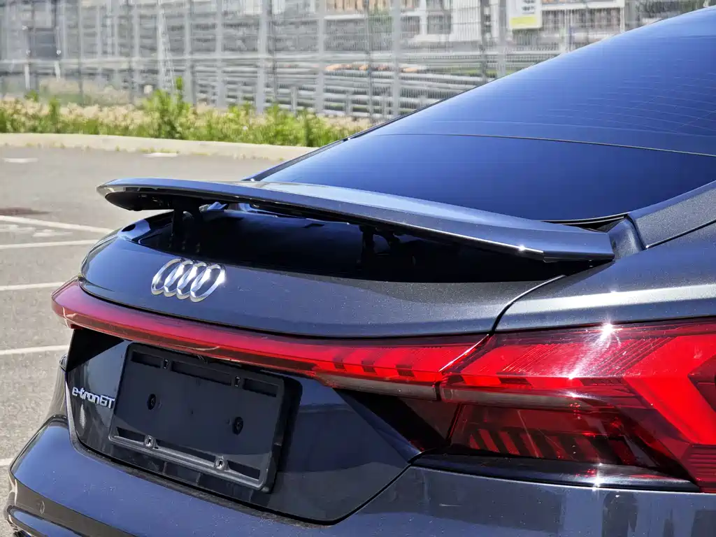 Audi e-tron GT 2024 — фото 13