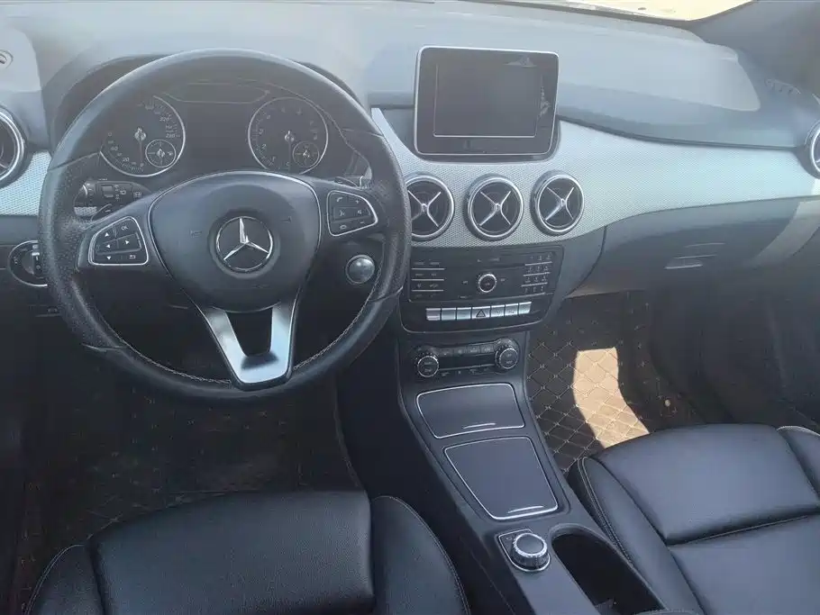 Mercedes-Benz B-Class 2016 — фото 12