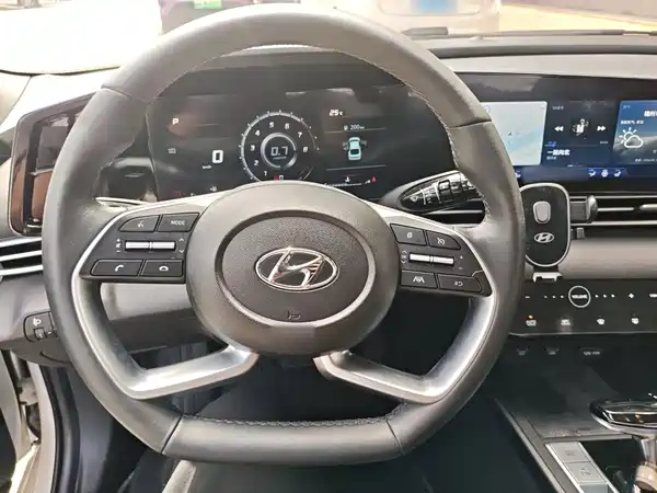 Hyundai Elantra 2022