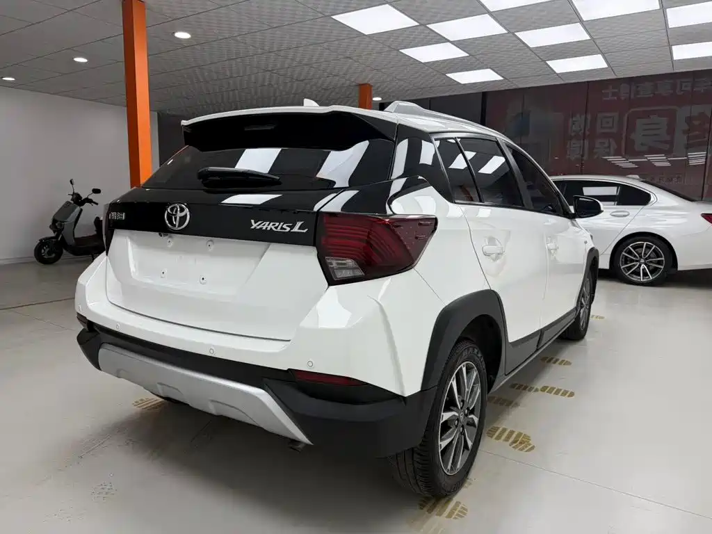 Toyota Yaris L 2022