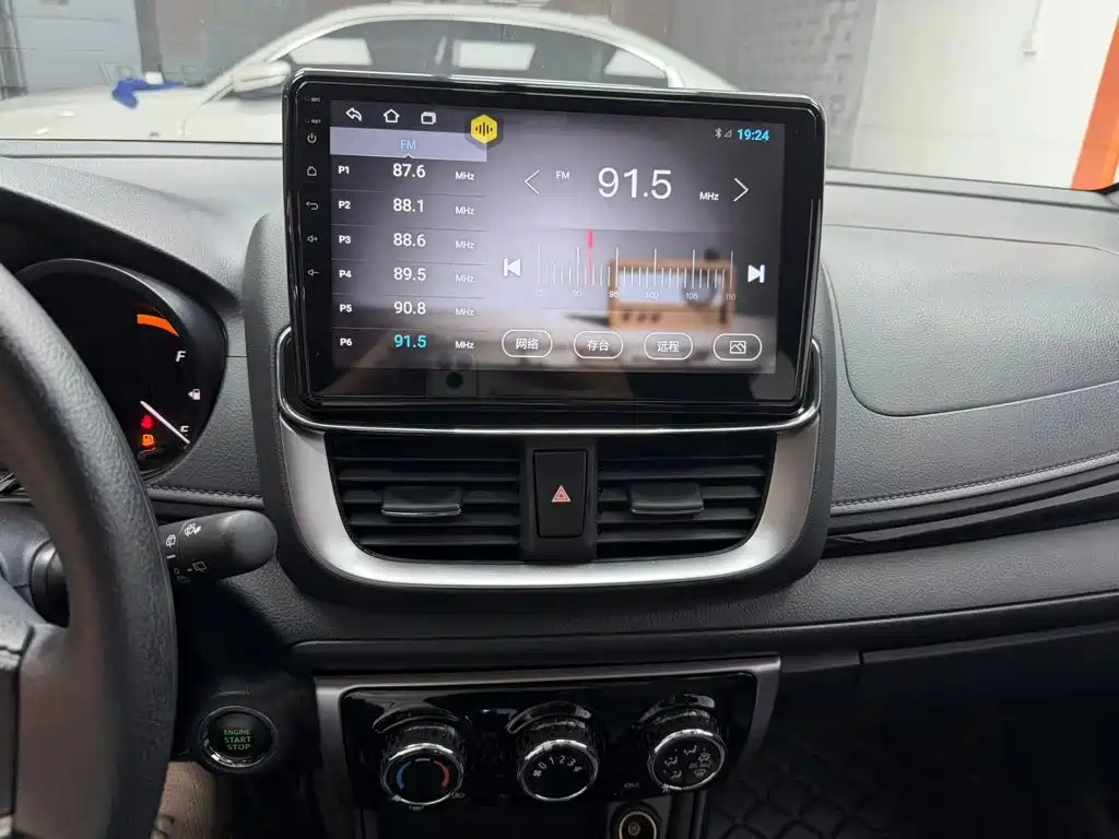 Toyota Yaris L 2022 — фото 17