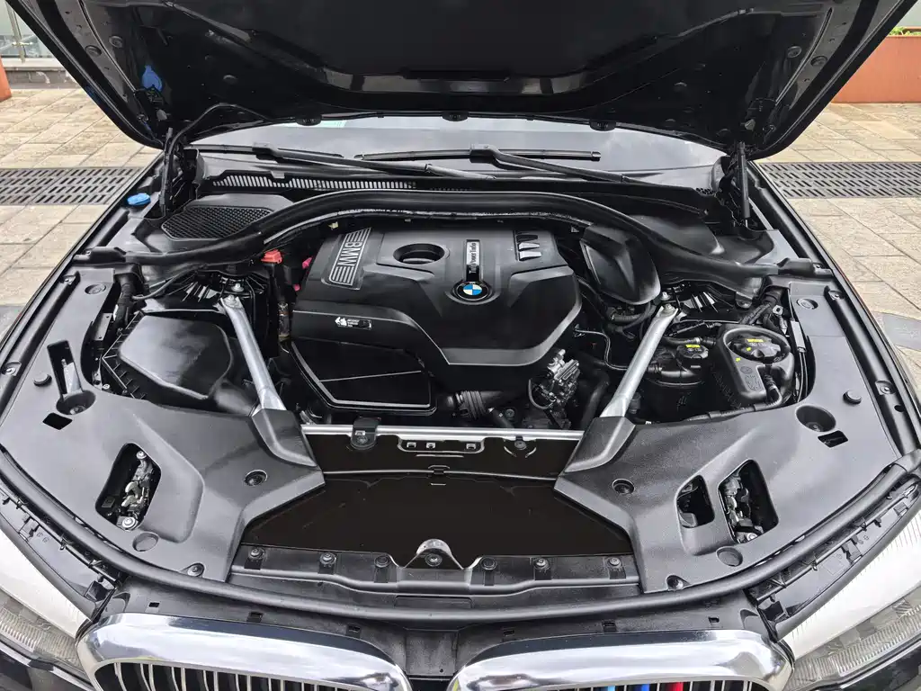 BMW 5 Series 2019 — фото 18
