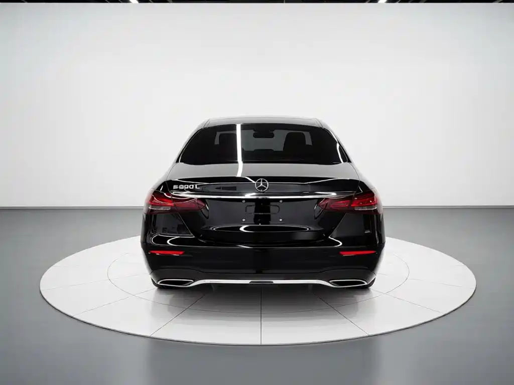 Mercedes-Benz E-Class 2023 — фото 10