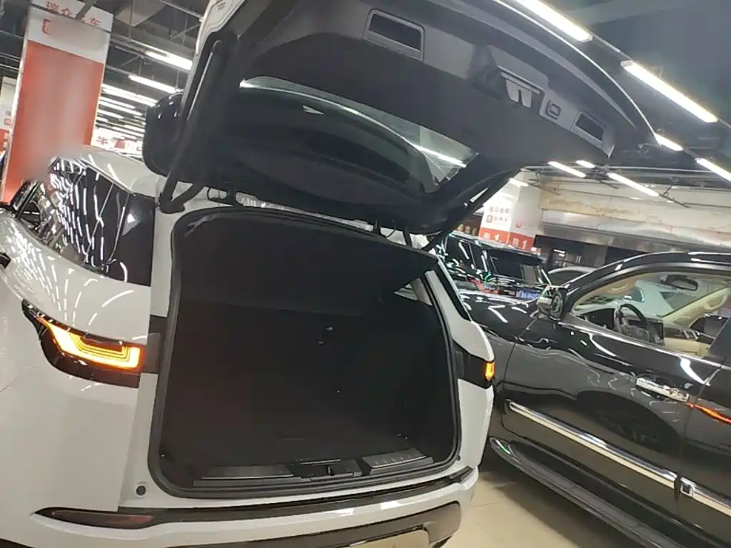 Land Rover Evoque 2022 — фото 15