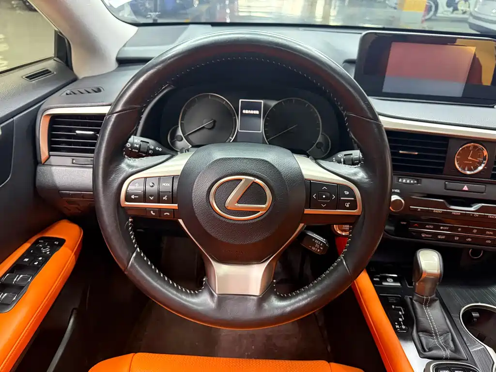 Lexus RX 2018 — фото 14