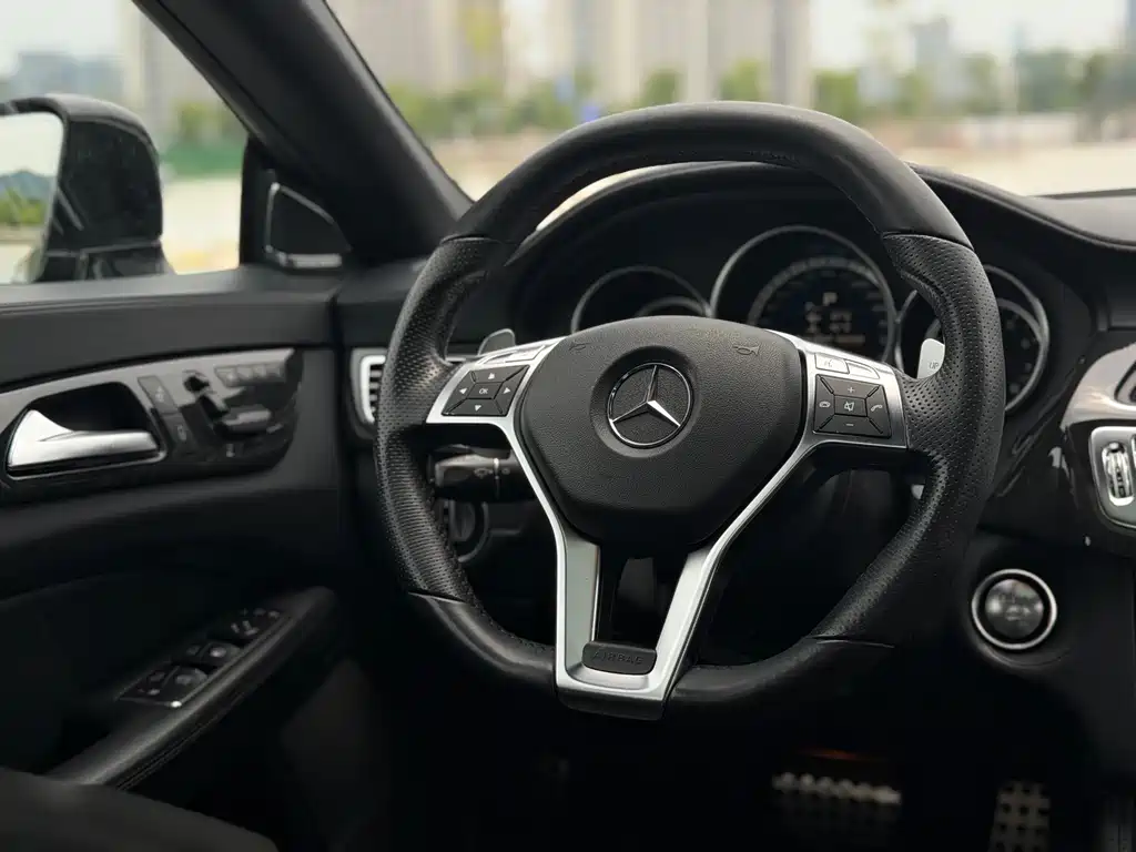 Mercedes-Benz CLS AMG 2012 — фото 11