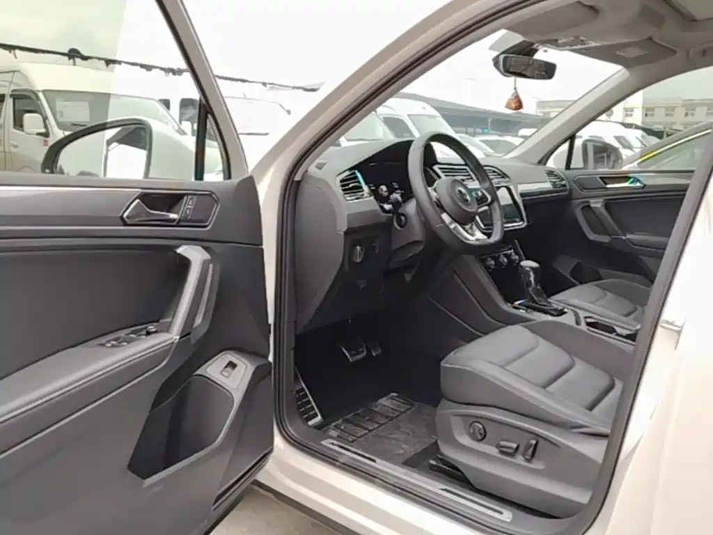 Volkswagen Tiguan L 2021 — фото 16