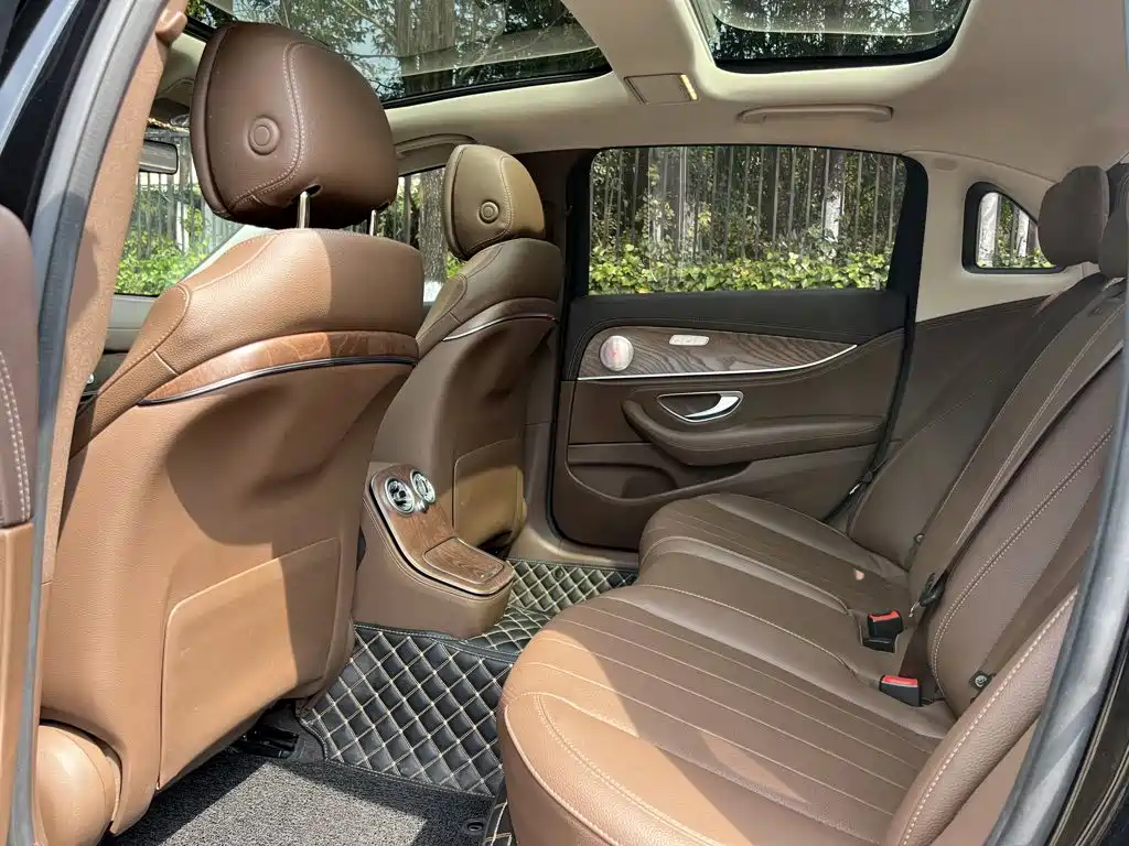 Mercedes-Benz E-Class 2023 — фото 14