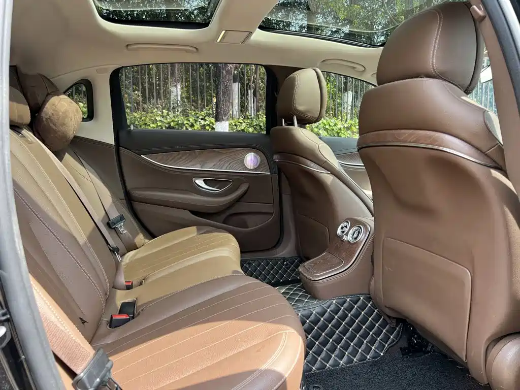 Mercedes-Benz E-Class 2023 — фото 16