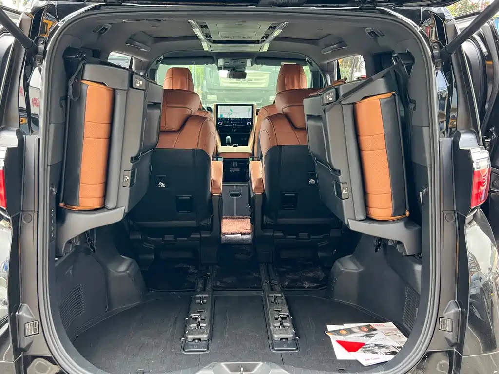 Toyota Alphard 2024 — фото 15