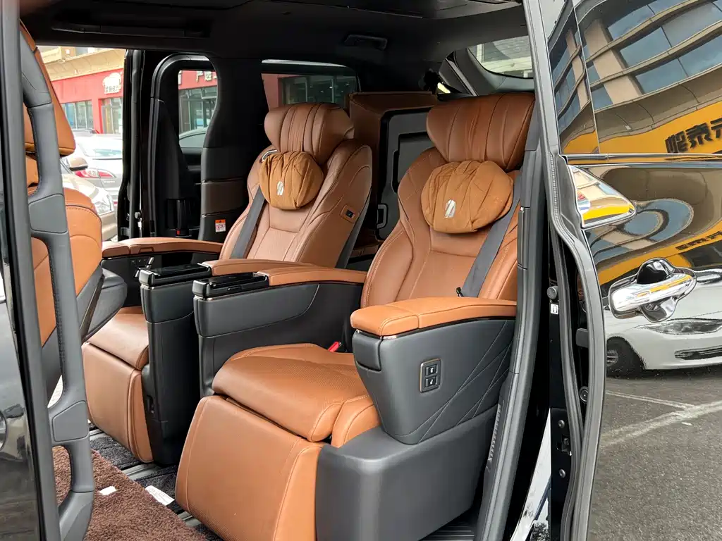 Toyota Alphard 2024 — фото 12